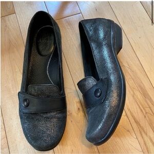 Dansko Olena Pewter Metallic Comfort Flats black gray size 40